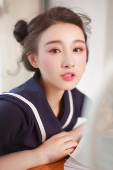 女人脱裤让男生去摸视频
